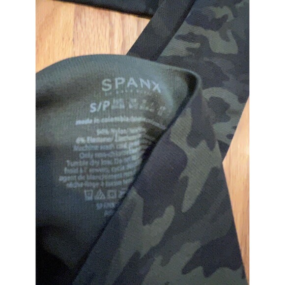 Spanx Camo Seamless Leggings Never Worn Small Compression Stretch Crop Green S - Picture 2 of 4